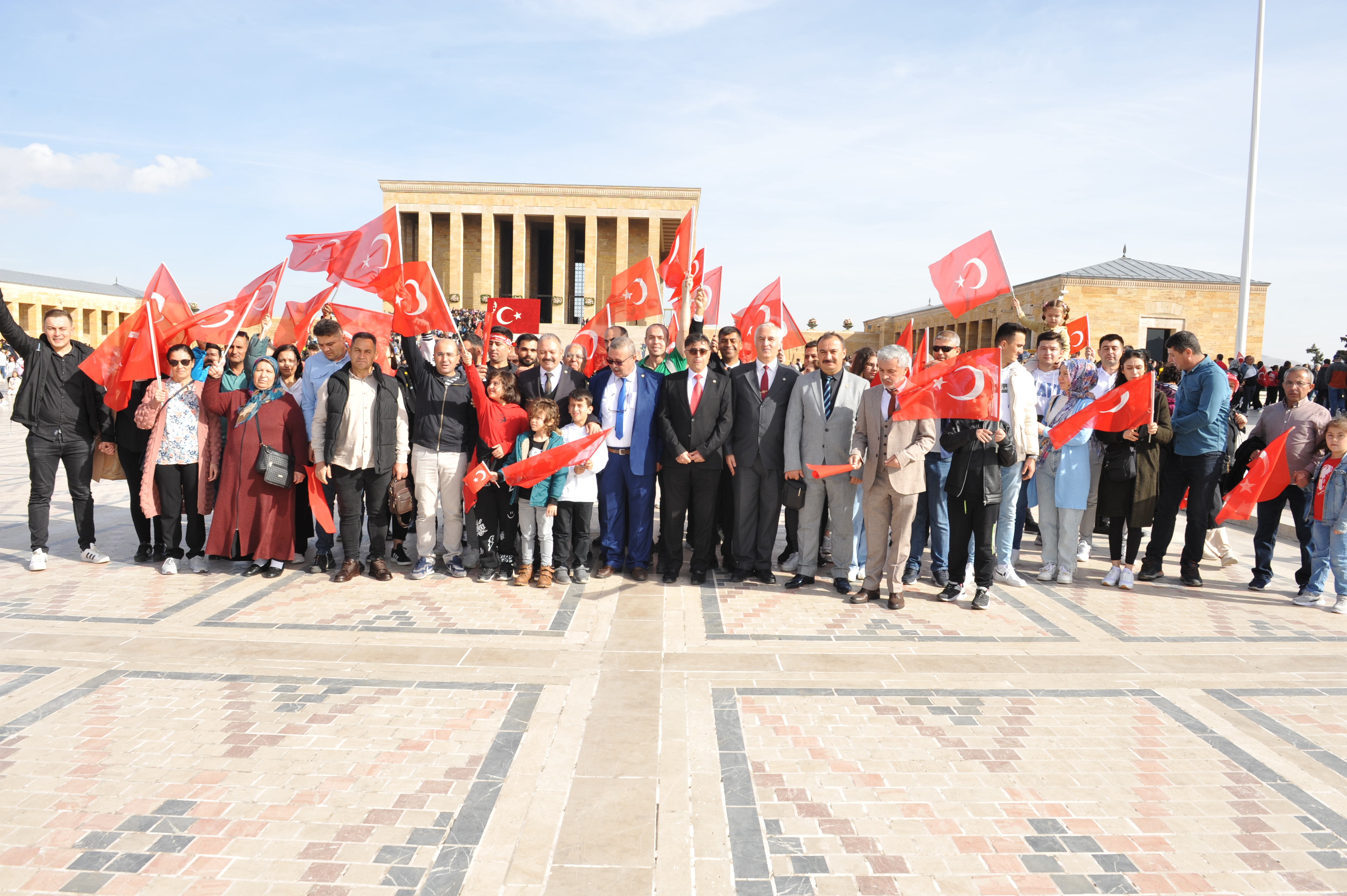 Kahraman Uzman Çavuşların #12KasımUzmanÇavuşlarGünü Kutlamaları çerçevesinde Anıtkabir’de Gazi Mustafa Kemal Atatürk’ü ziyaret ettik Uzman Çavuşlar olarak Vatana Millete Cumhuriyete sadık olduğumuzun bir kere daha sözünü verdik. 